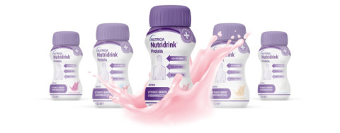 Nutridrink Protein jest dostępny w różnych smakach – smak truskawkowy.